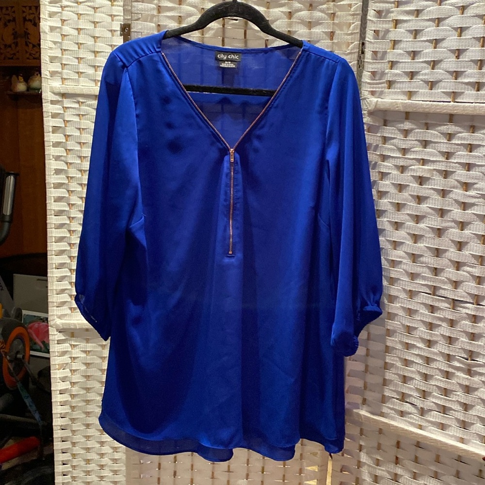 City Chic Blouse, 18 plus, New no tags, Elbow Sleeves, Royal Blue. Zipped neck